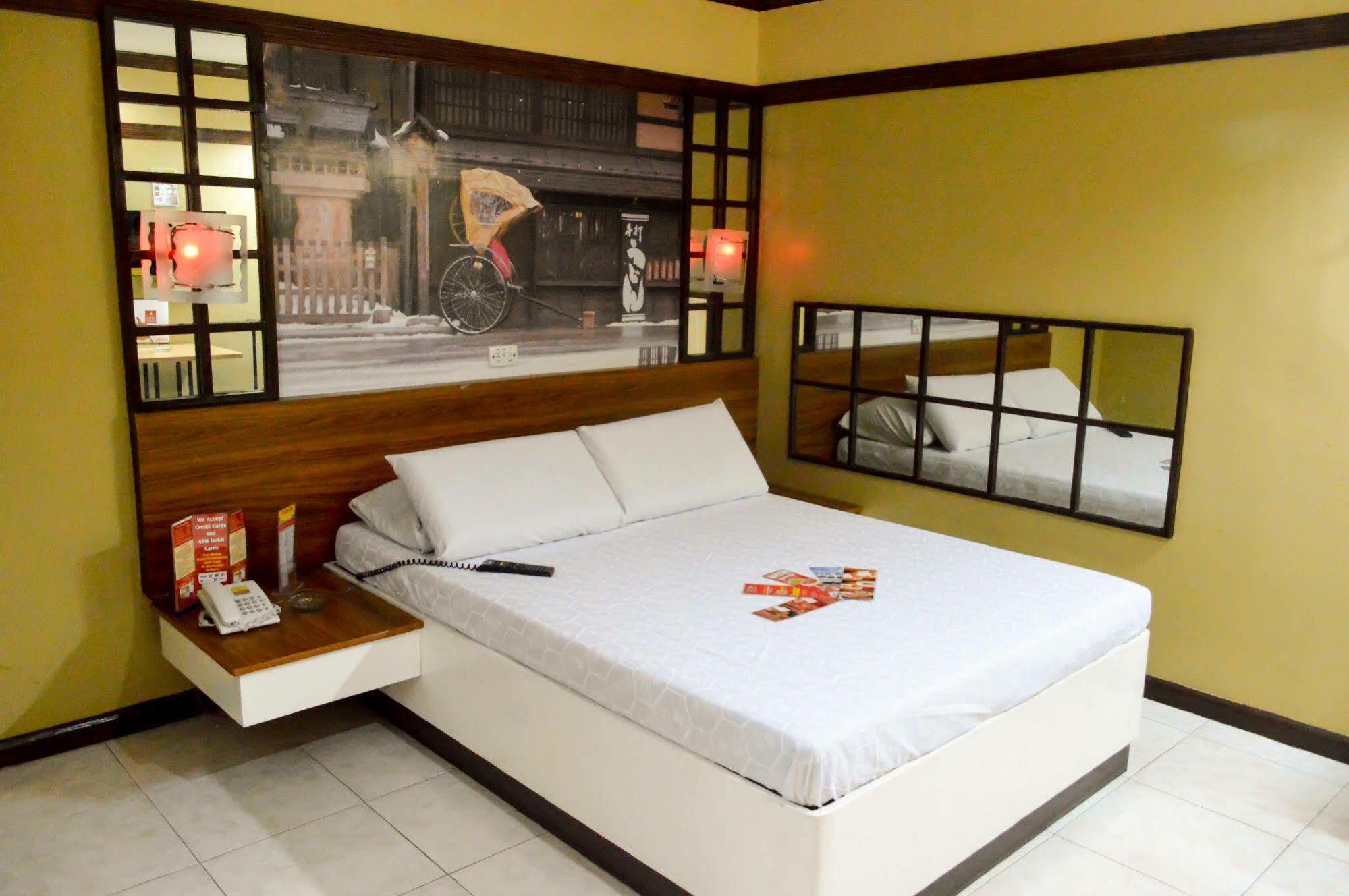 Hotel Sogo Avenida Манила Екстериор снимка