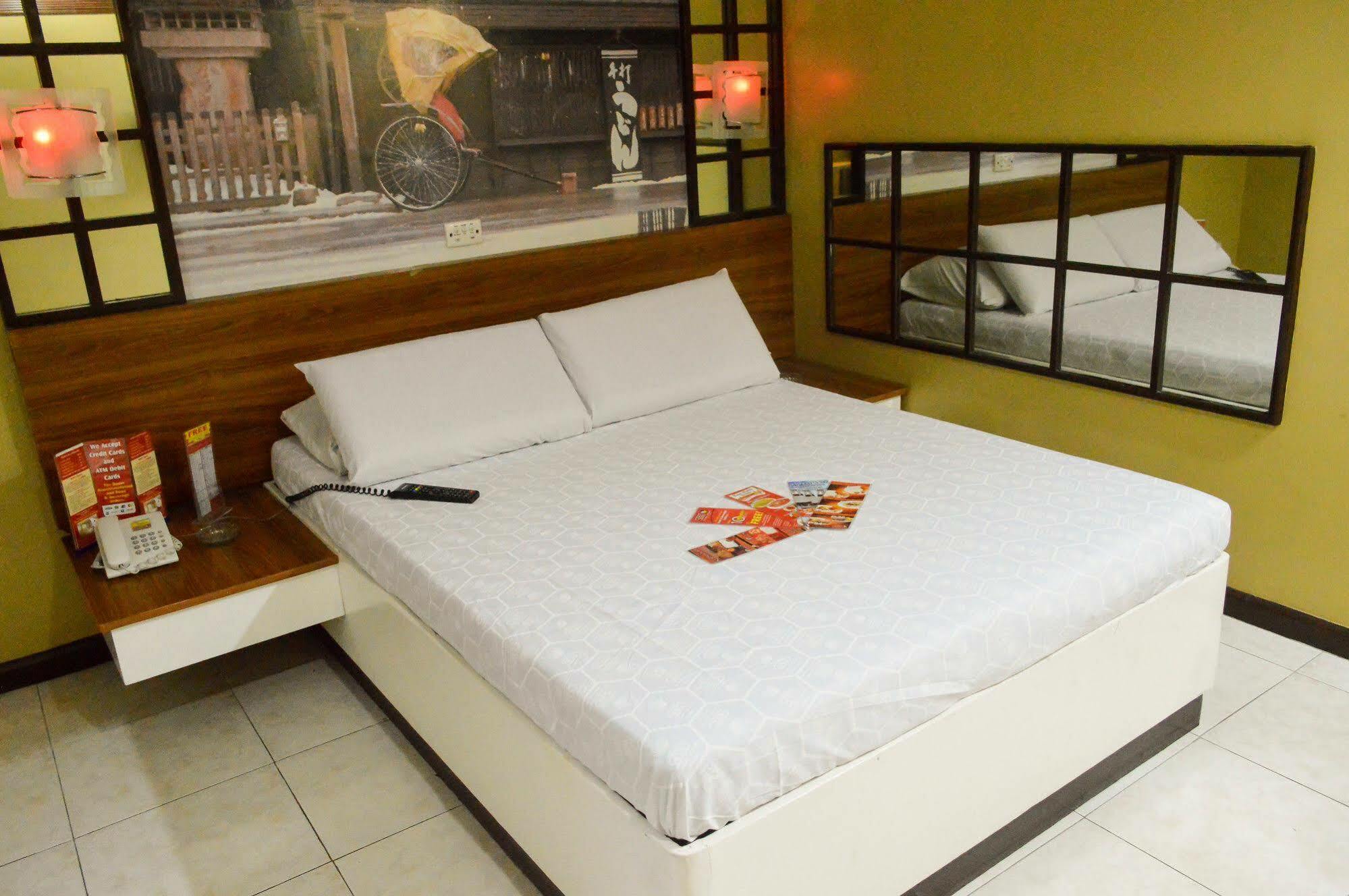 Hotel Sogo Avenida Манила Екстериор снимка
