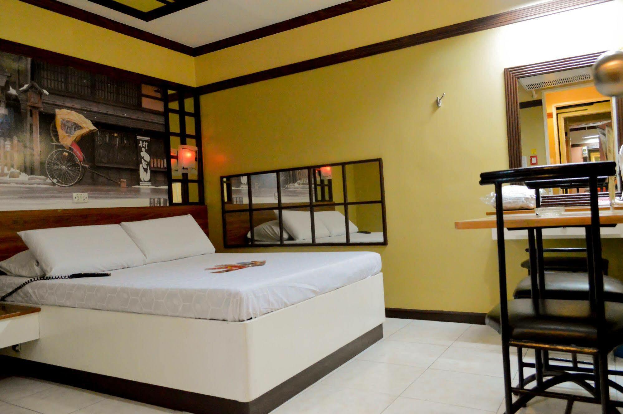 Hotel Sogo Avenida Манила Екстериор снимка