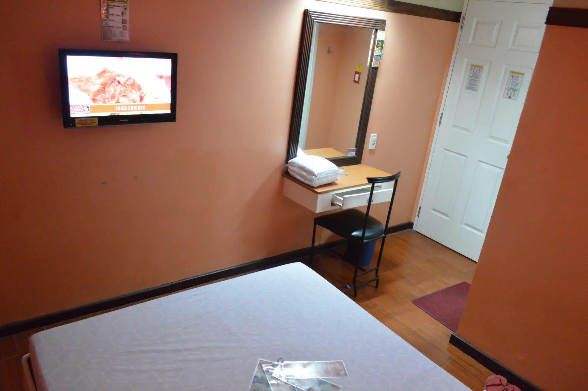Hotel Sogo Avenida Манила Екстериор снимка