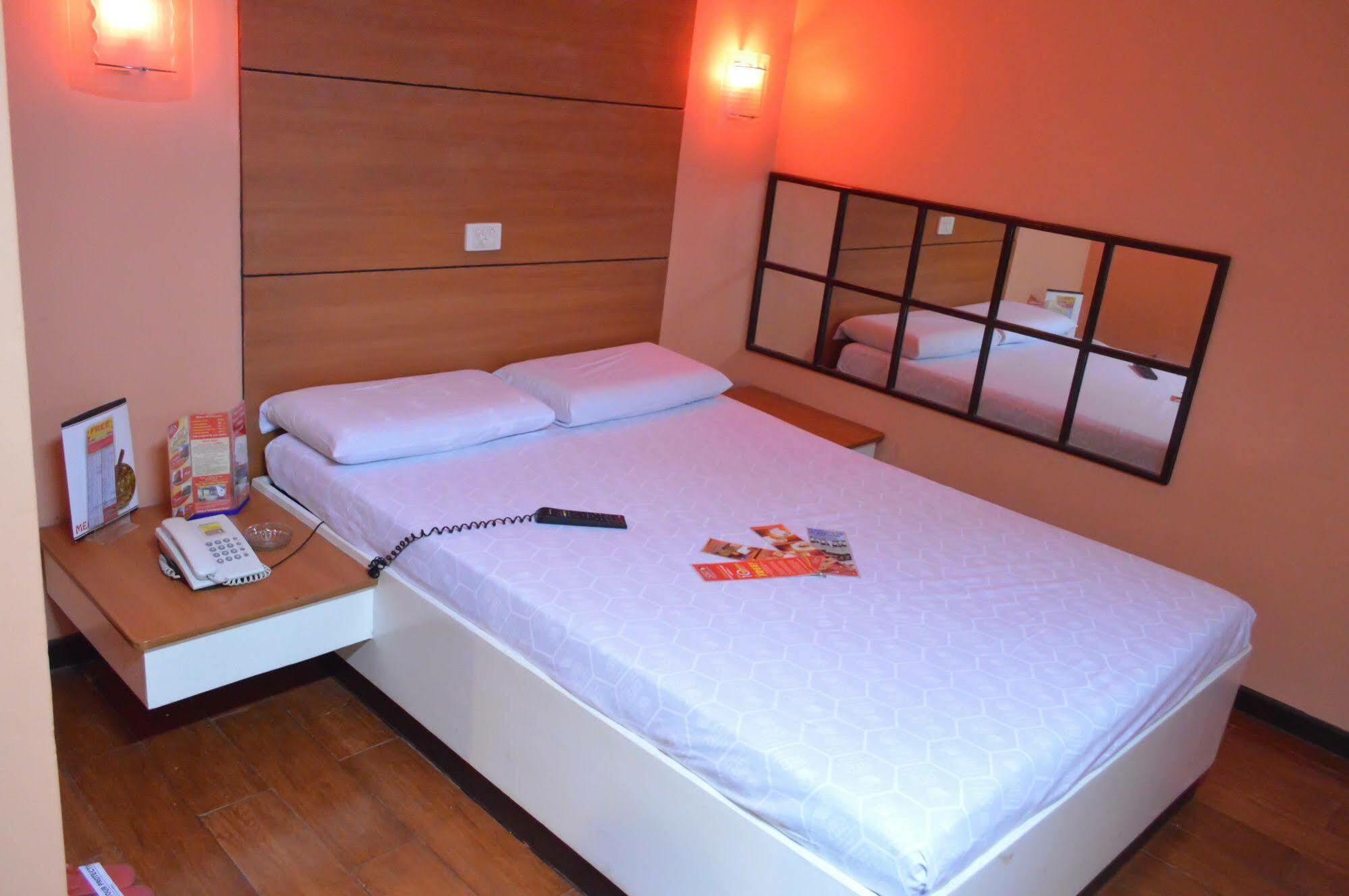 Hotel Sogo Avenida Манила Екстериор снимка