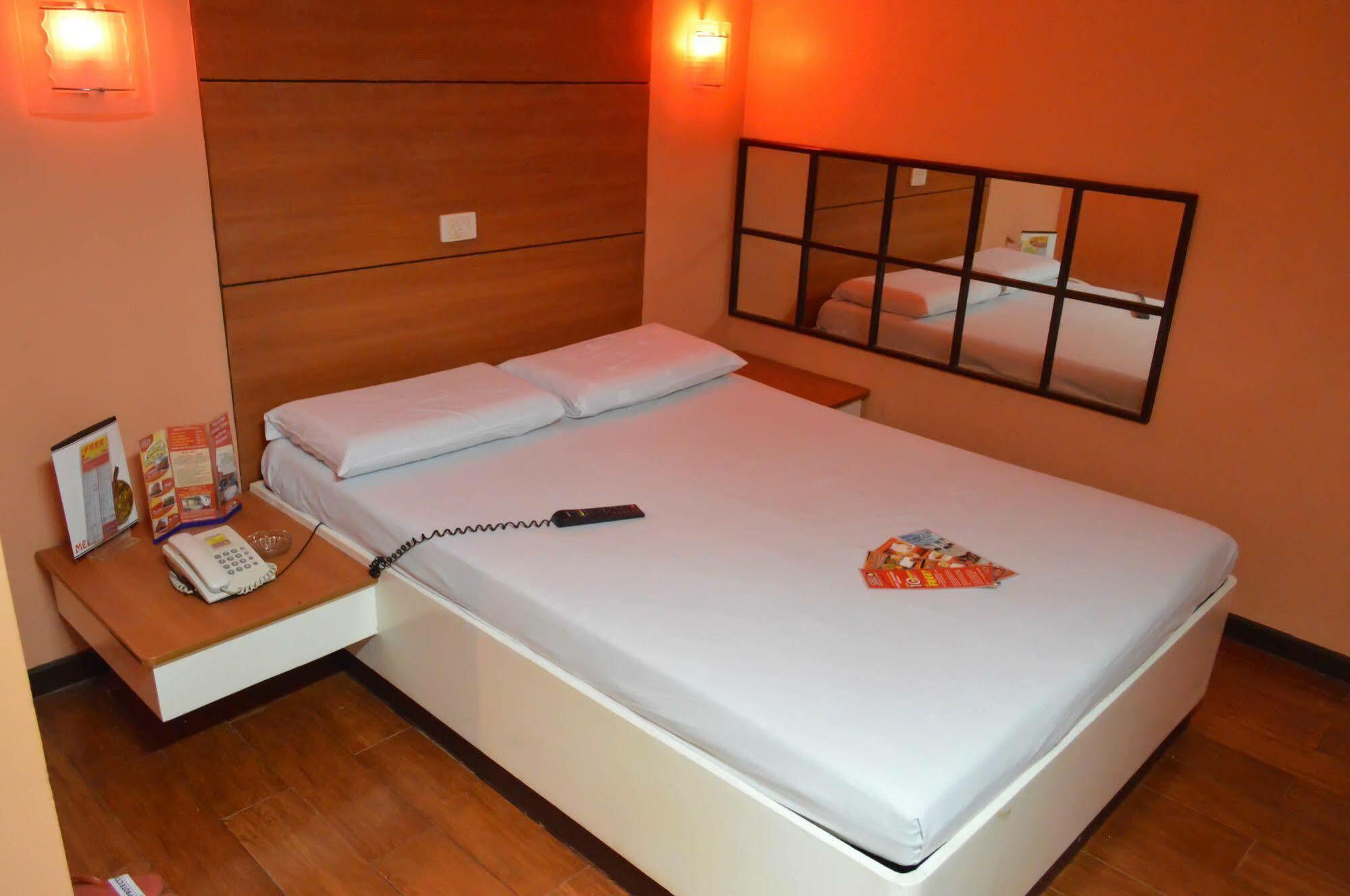 Hotel Sogo Avenida Манила Екстериор снимка