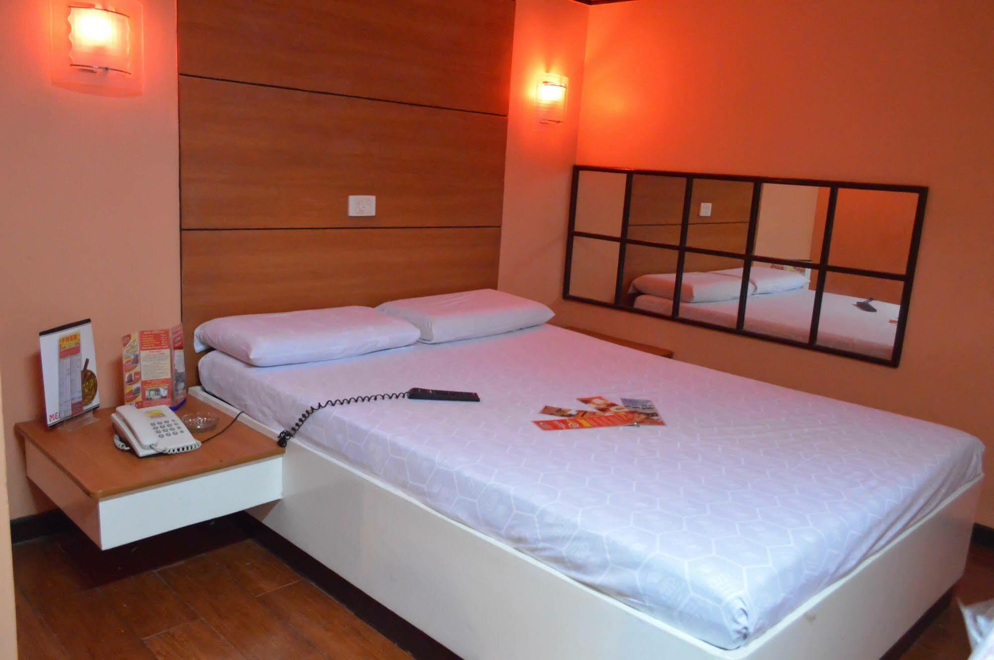Hotel Sogo Avenida Манила Екстериор снимка