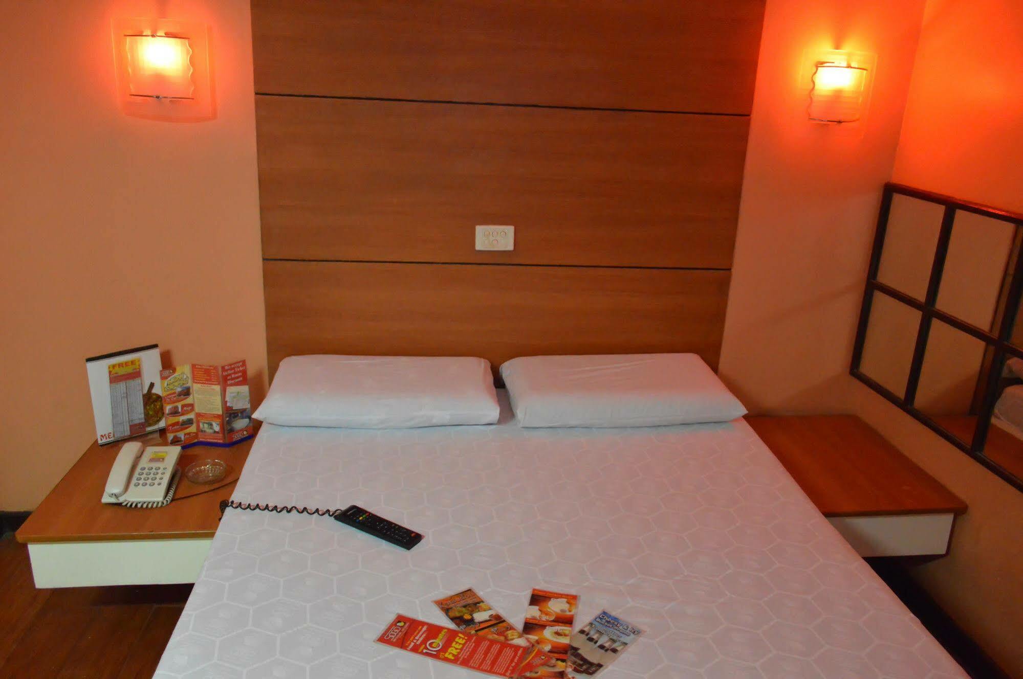 Hotel Sogo Avenida Манила Екстериор снимка