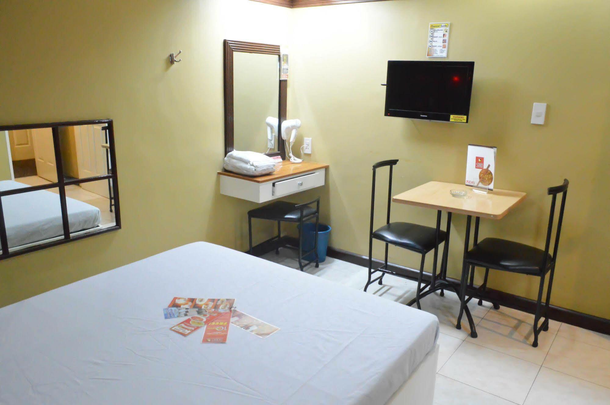 Hotel Sogo Avenida Манила Екстериор снимка